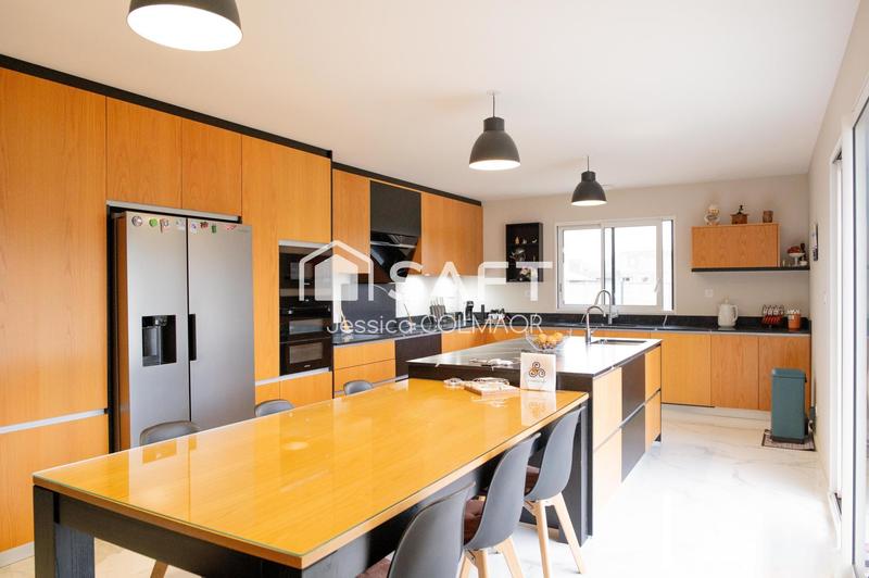 Villa - 222 m² - 6 pièces