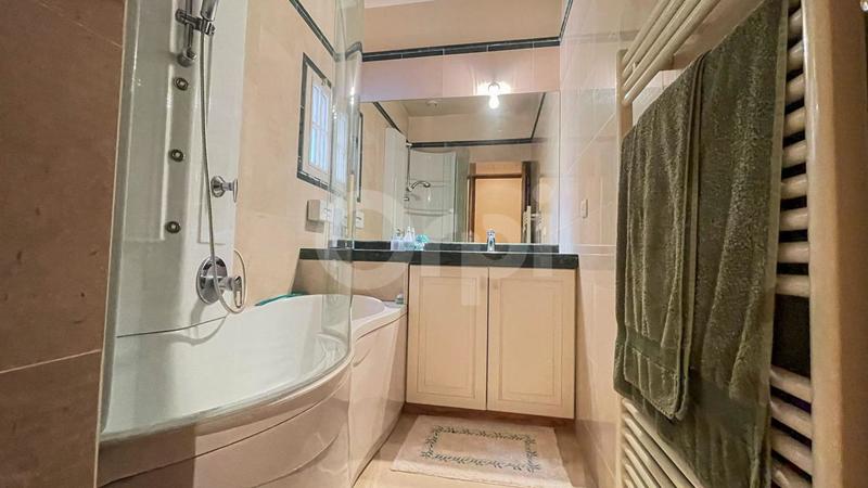 Maison en pierre - 323 m² - 10 pièces