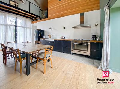 Maison - 240 m² - 9 pièces