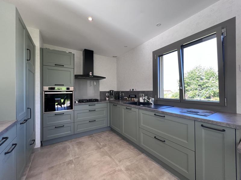 Maison traditionnelle - 140 m² - 6 pièces