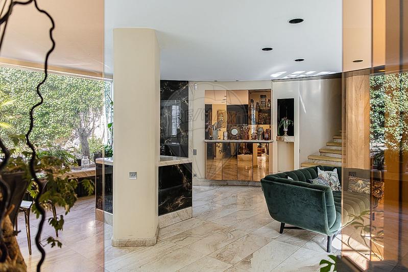 Maison d'architecte - 258 m² - 6 pièces