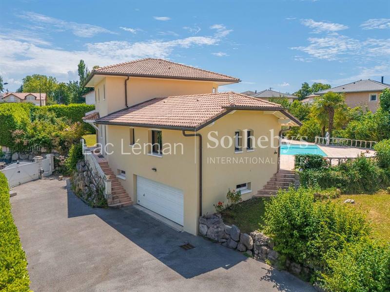 Maison - 210 m² - 6 pièces