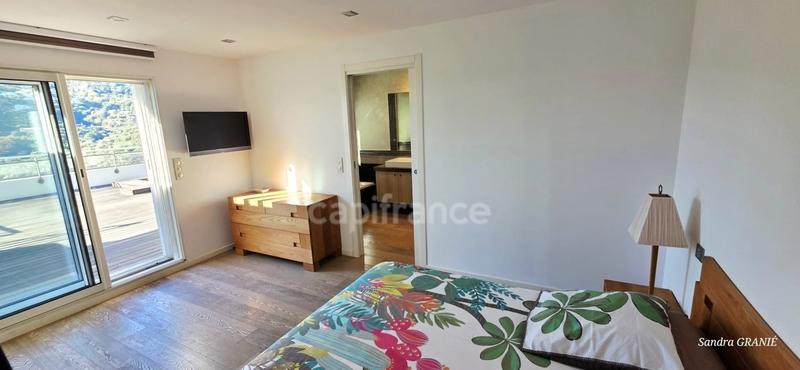 Appartement - 212 m² - 6 pièces