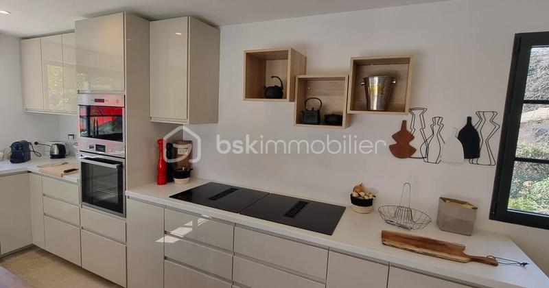 Villa - 300 m² - 7 pièces