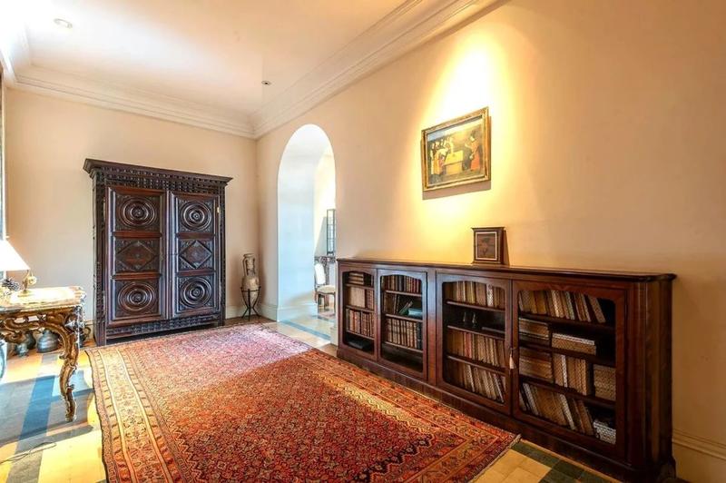 Appartement - 242 m² - 5 pièces