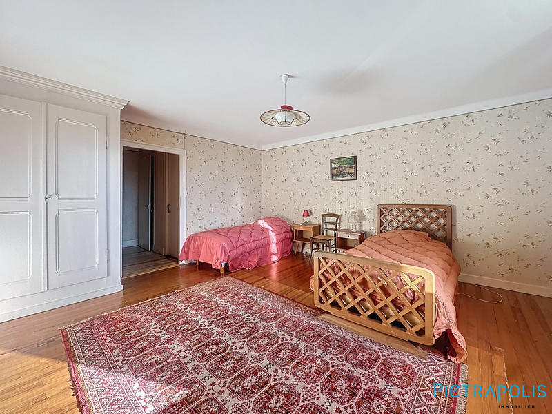 Maison ancienne - 270 m² - 8 pièces