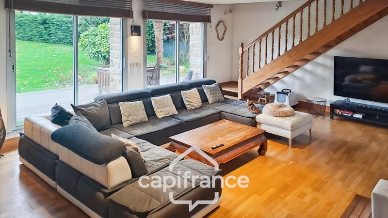 Maison - 284 m² - 10 pièces
