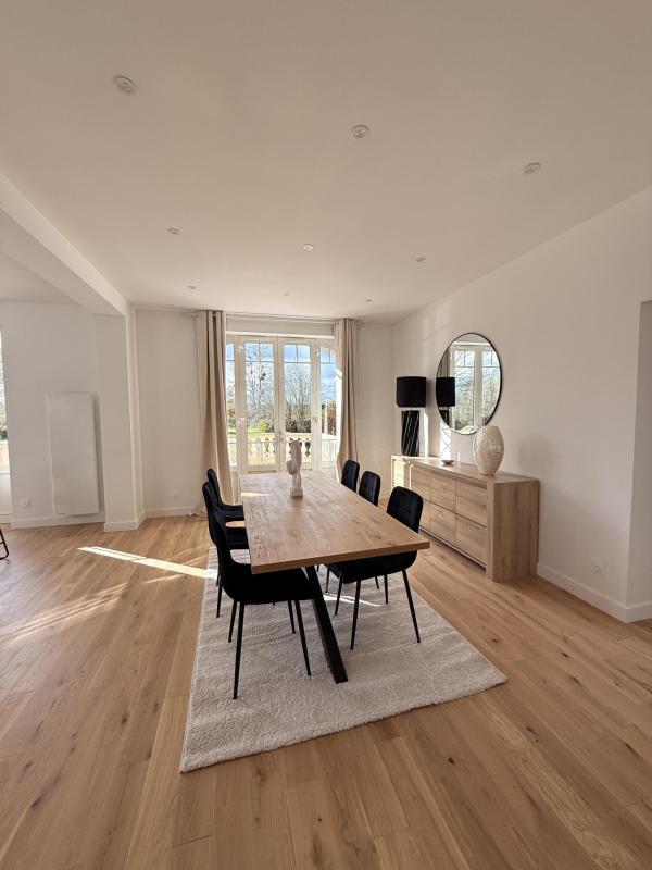 Maison de maîtres - 241 m² - 8 pièces