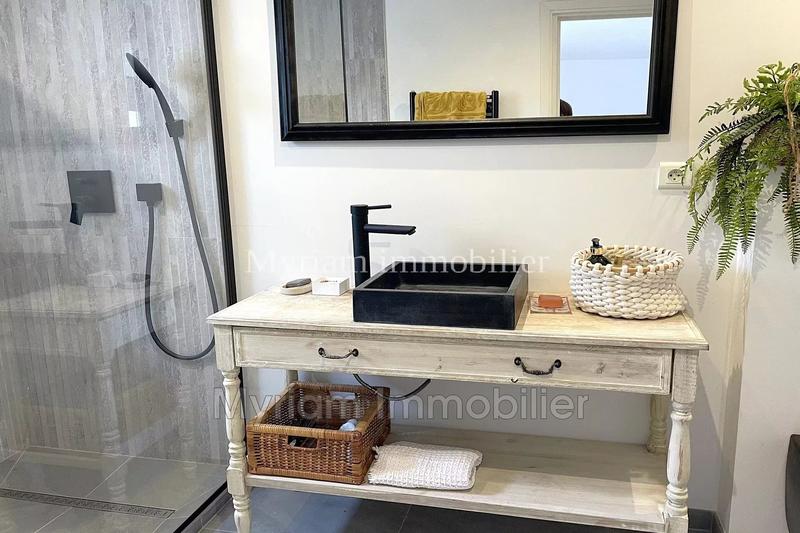 Maison - 240 m² - 6 pièces