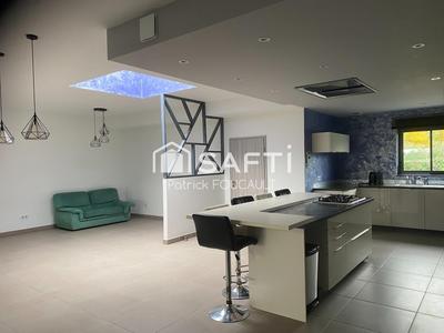 Maison - 278 m² - 8 pièces