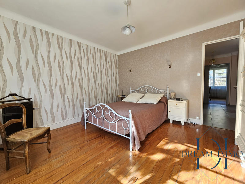 Maison - 240 m² - 10 pièces