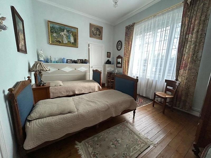 Maison - 277 m² - 11 pièces