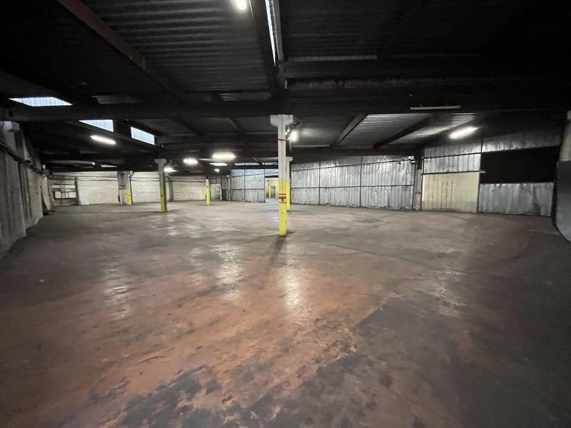 Entrepôt - 3 600 m² - 10 pièces