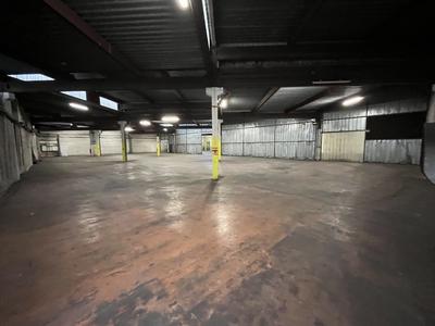 Entrepôt - 3 600 m² - 10 pièces