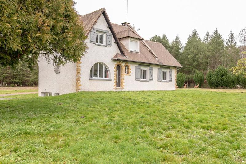 Maison - 232 m² - 8 pièces