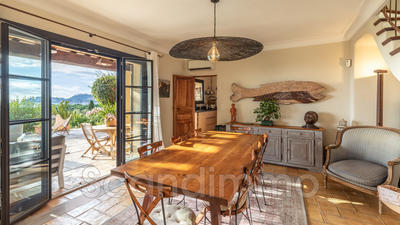 Maison - 180 m² - 5 pièces