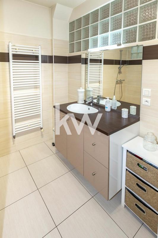 Maison - 287 m² - 8 pièces