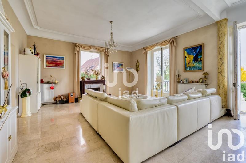 Maison - 323 m² - 11 pièces