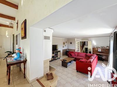 Maison - 240 m² - 5 pièces