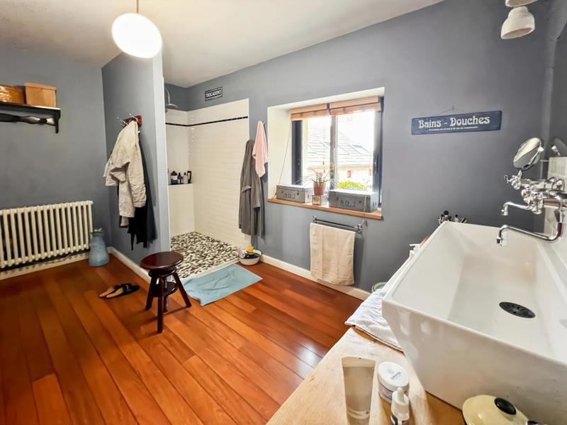 Propriété - 180 m² - 5 pièces