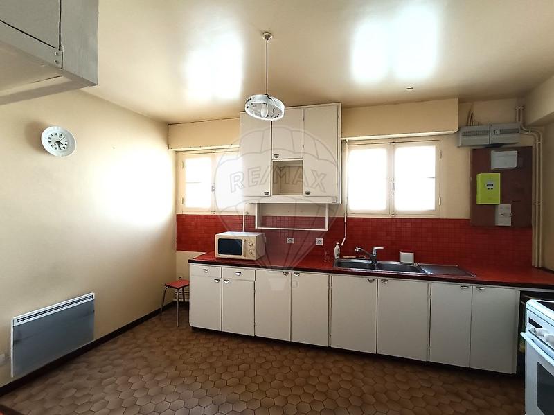 Maison - 185 m² - 8 pièces