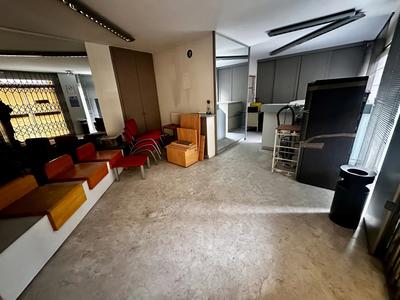 Local commercial - 86 m² - 4 pièces