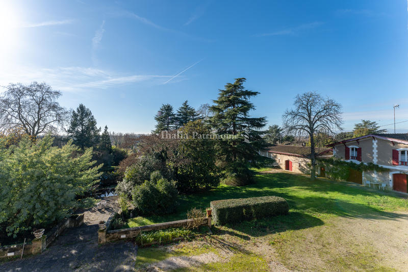 Propriété - 250 m² - 8 pièces