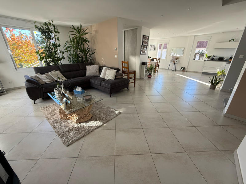 Propriété - 220 m² - 8 pièces