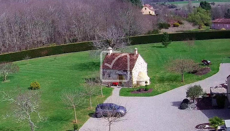 Maison - 435 m² - 14 pièces