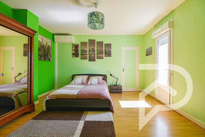 Maison - 187 m² - 11 pièces