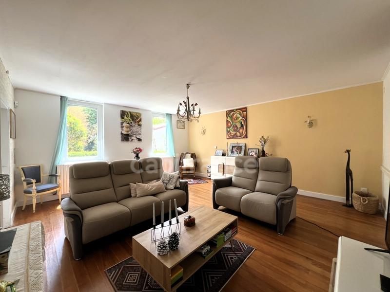 Demeure - 254 m² - 9 pièces