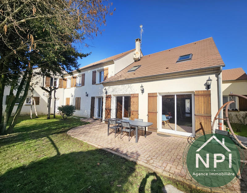 Maison - 280 m² - 9 pièces