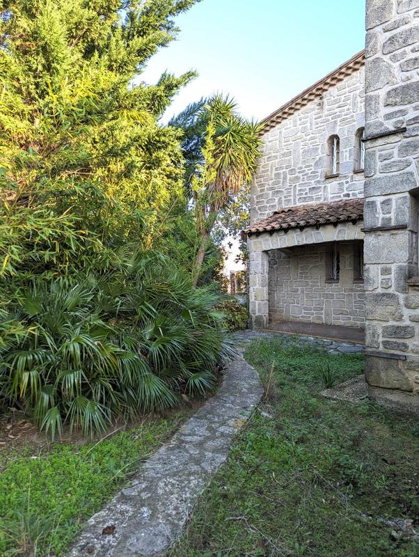 Maison - 260 m² - 6 pièces