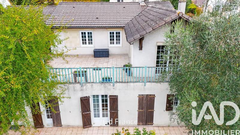 Maison - 225 m² - 8 pièces