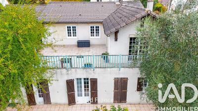 Maison - 225 m² - 8 pièces