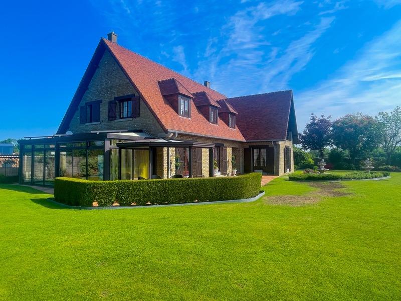 Maison en pierre - 295 m² - 8 pièces