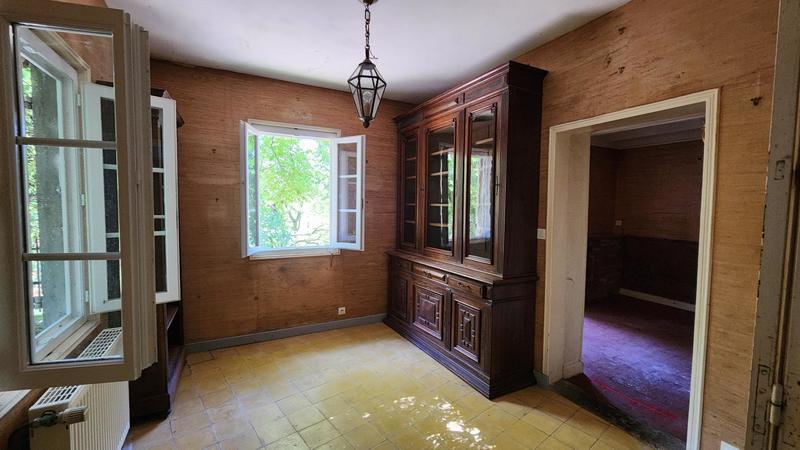 Maison - 370 m² - 9 pièces