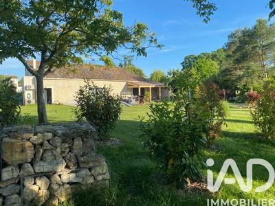 Maison - 305 m² - 15 pièces