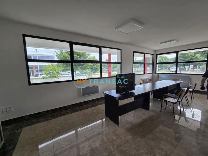 Local d'activités - 965 m²