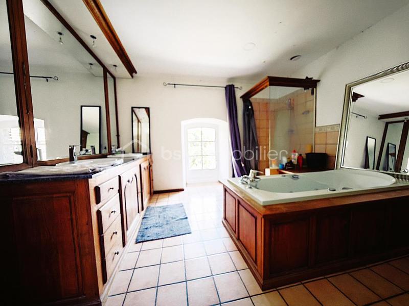 Corps de ferme - 400 m² - 15 pièces