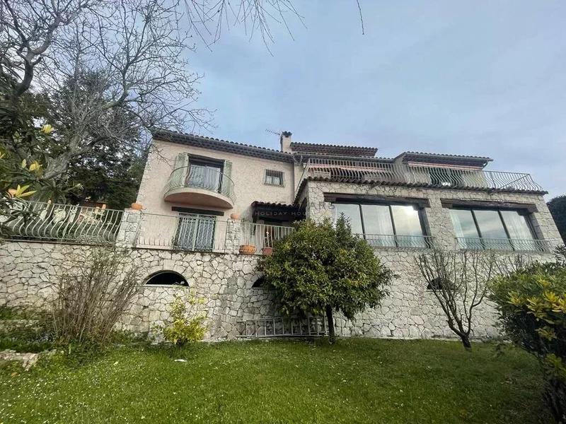 Villa - 300 m² - 7 pièces