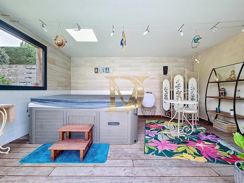 Propriété - 250 m² - 10 pièces