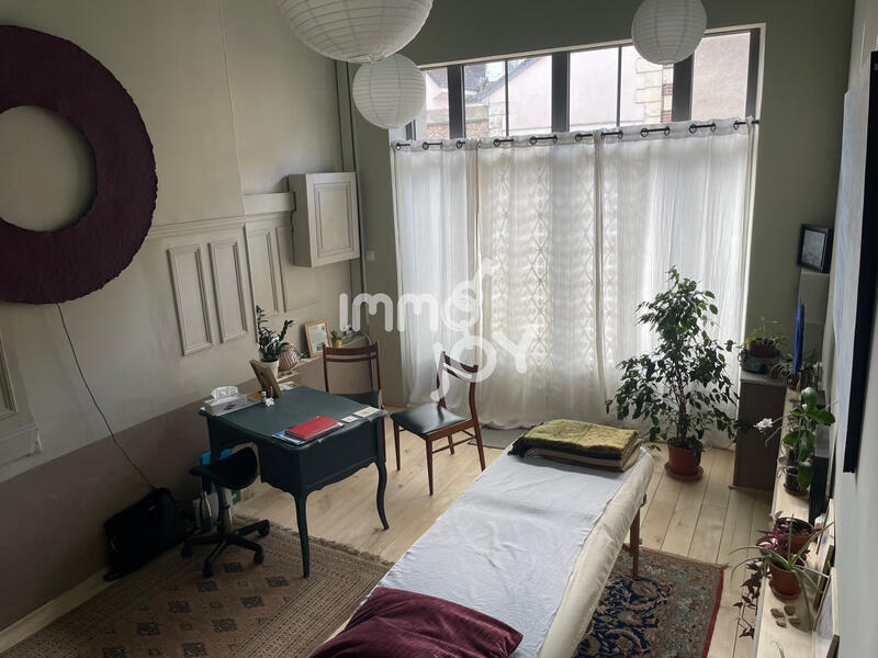 Maison - 235 m² - 9 pièces