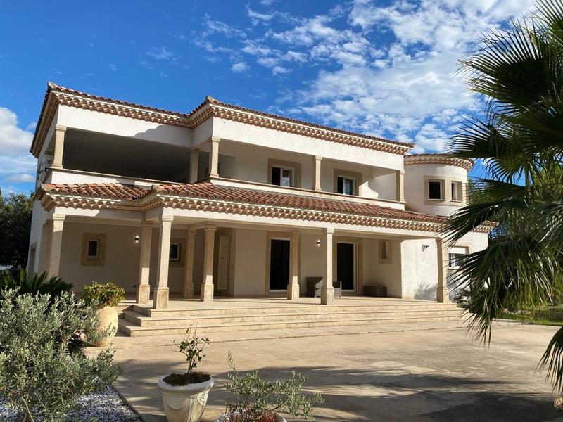 Villa - 180 m² - 6 pièces
