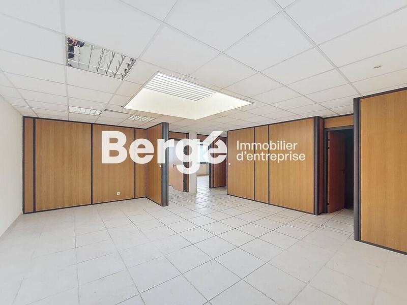 Bureau - 483 m²