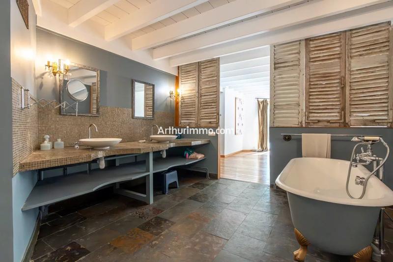 Maison - 250 m² - 10 pièces