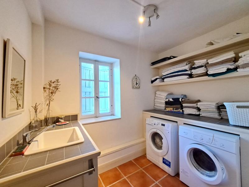 Maison - 220 m² - 6 pièces