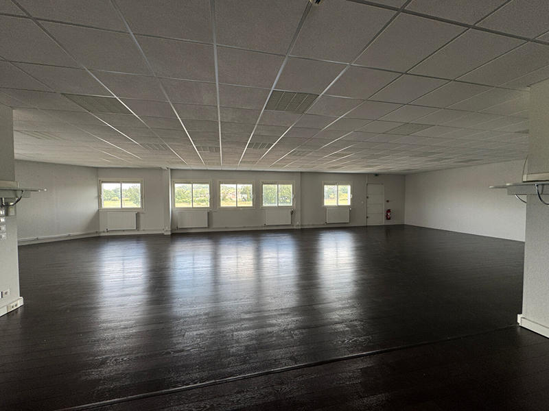 Local commercial - 330 m² - 1 pièce