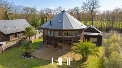 Maison - 200 m² - 7 pièces