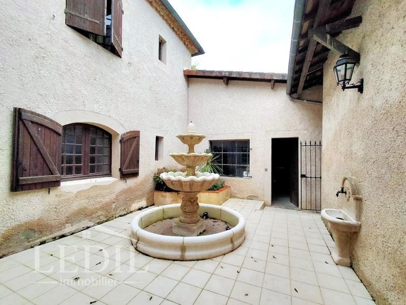 Propriété - 280 m² - 6 pièces